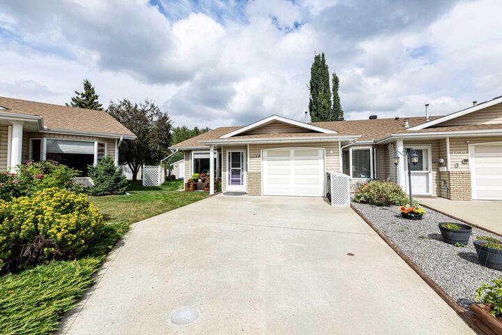 Property Photo:  4634 42 Street Crescent  AB T4N 6Y6 