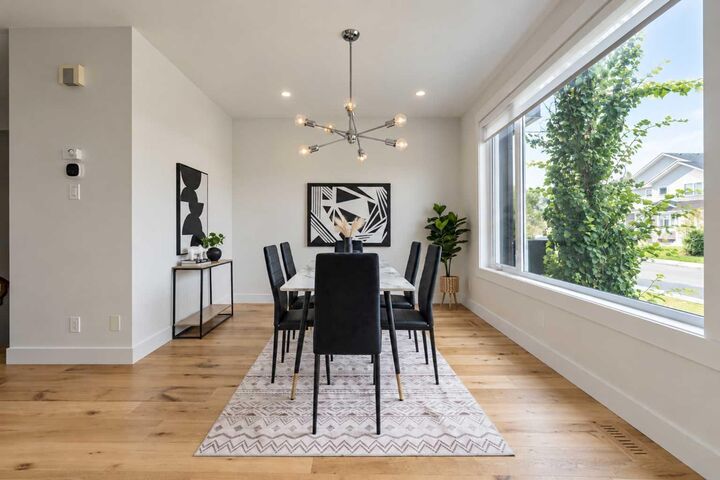 Property Photo:  225 33 Avenue NE  AB T2E 2H7 