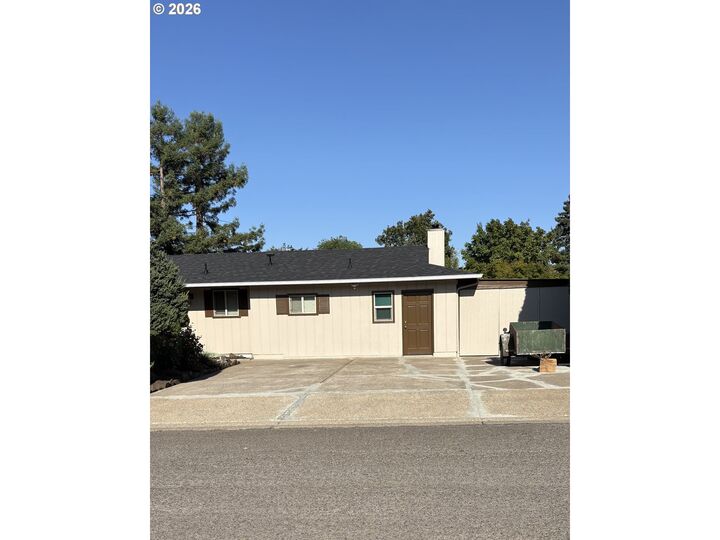 Property Photo: 2047 Orr Ln OR 97405