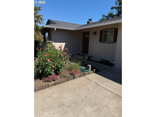 Property Photo: 2047 Orr Ln OR 97405