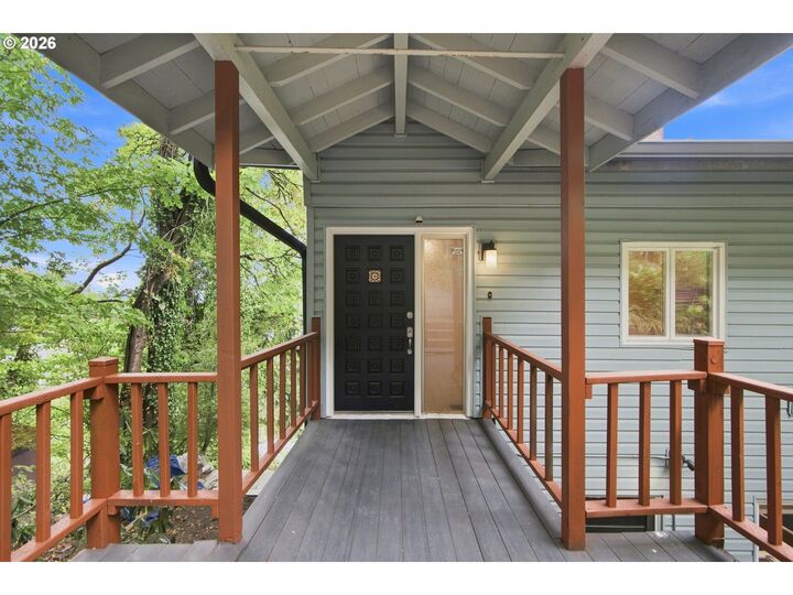 Property Photo: 2604 SW Buckingham Ave OR 97201