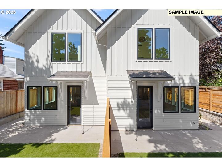 Property Photo:  1518 NE Jarrett St C  OR 97211 
