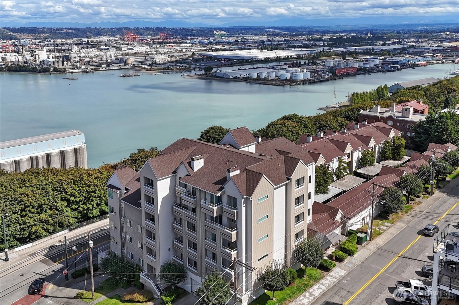 Property Photo: 1 Broadway 315 WA 98402
