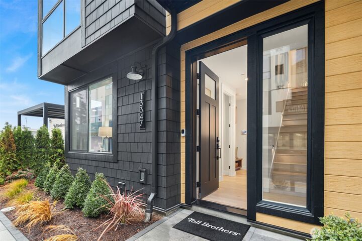 Property Photo:  13371 NE 175th Place 30  WA 98072 