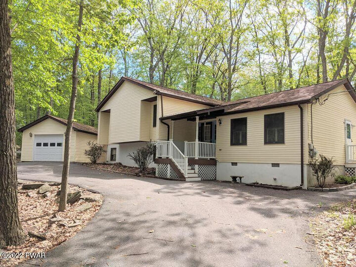 Property Photo:  101 Blueshelf Lane  PA 18428 