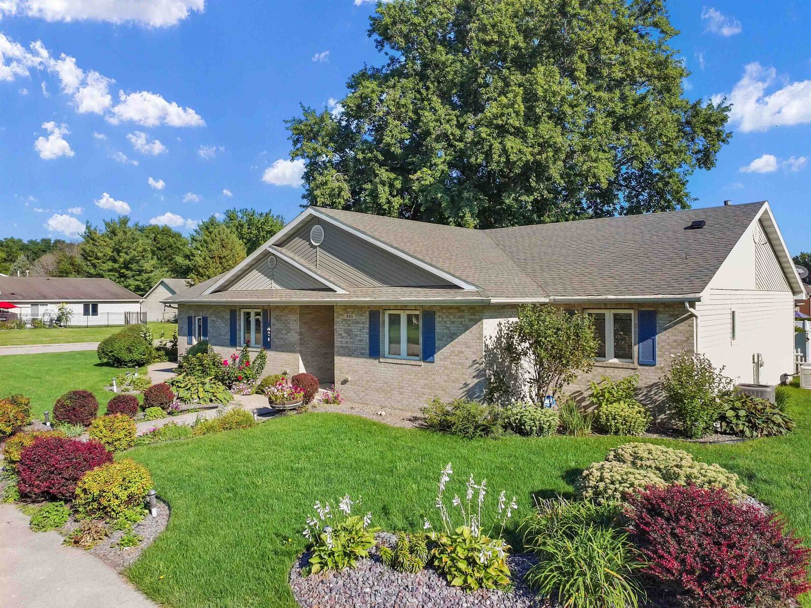 Property Photo: 805 Hawthorne Avenue WI 53545