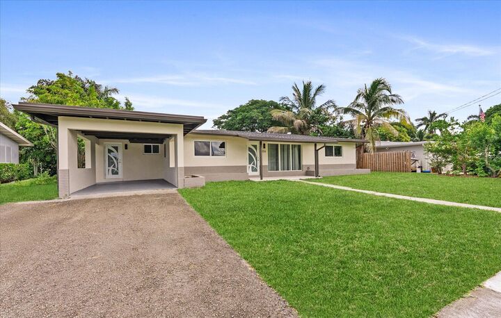 Property Photo:  256 Greenbrier Drive  FL 33461 