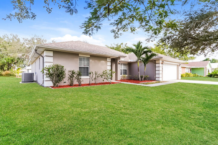 Property Photo: 2431 SE Gilbert Avenue FL 34952