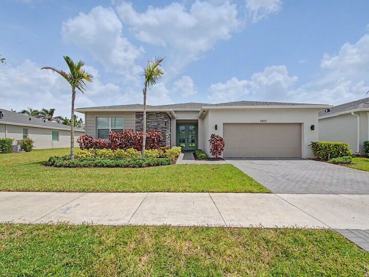 Property Photo: 11805 SW Lyra Drive FL 34987
