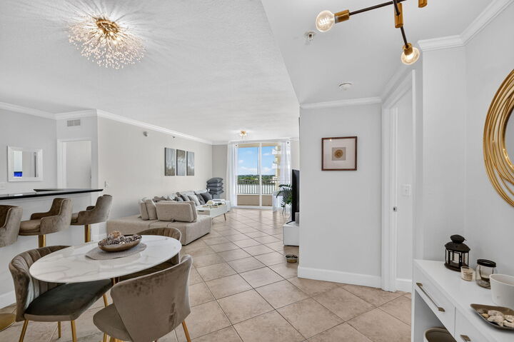 Property Photo: 625 Casa Loma Boulevard 1009 FL 33435