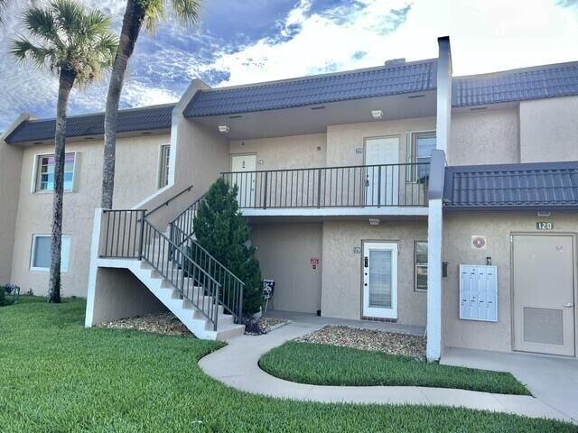 Property Photo:  120 Lake Meryl Drive 220  FL 33411 