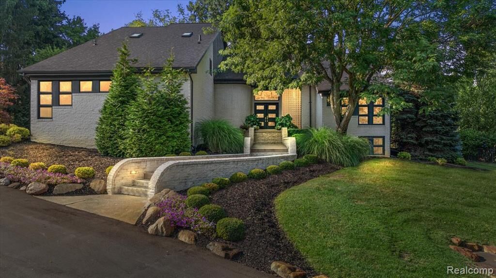 Property Photo: 4884 Cider Hill Drive MI 48306
