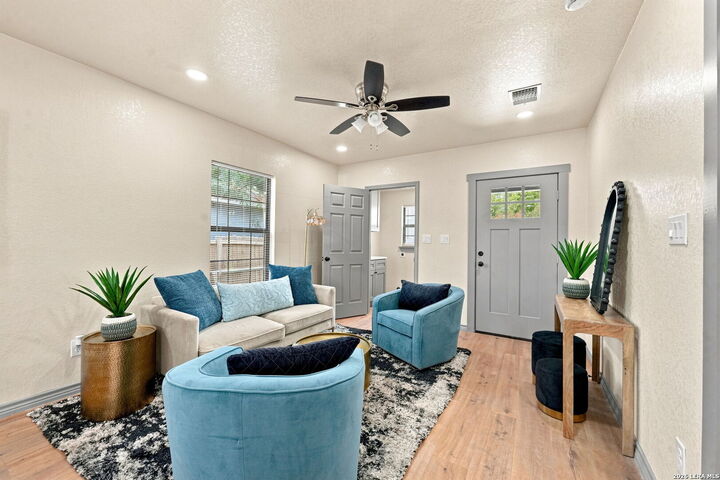 Property Photo:  2410 Lee Hall  TX 78201 