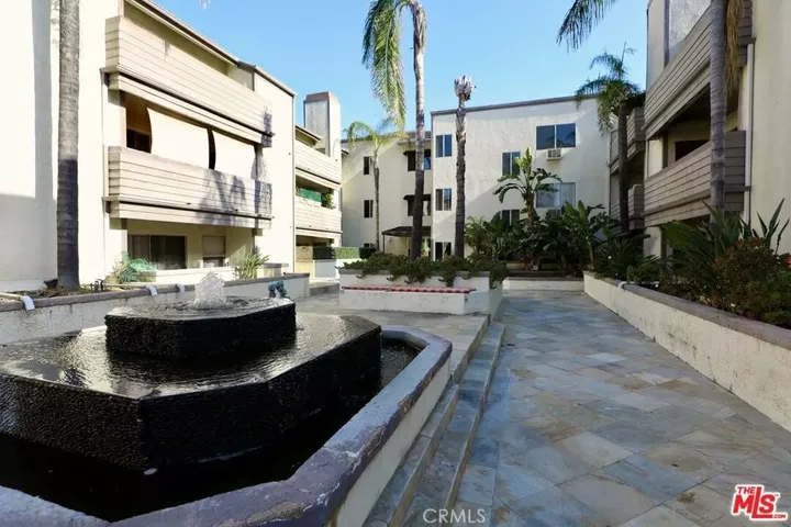 Property Photo: 20253 Keswick 211 CA 91306