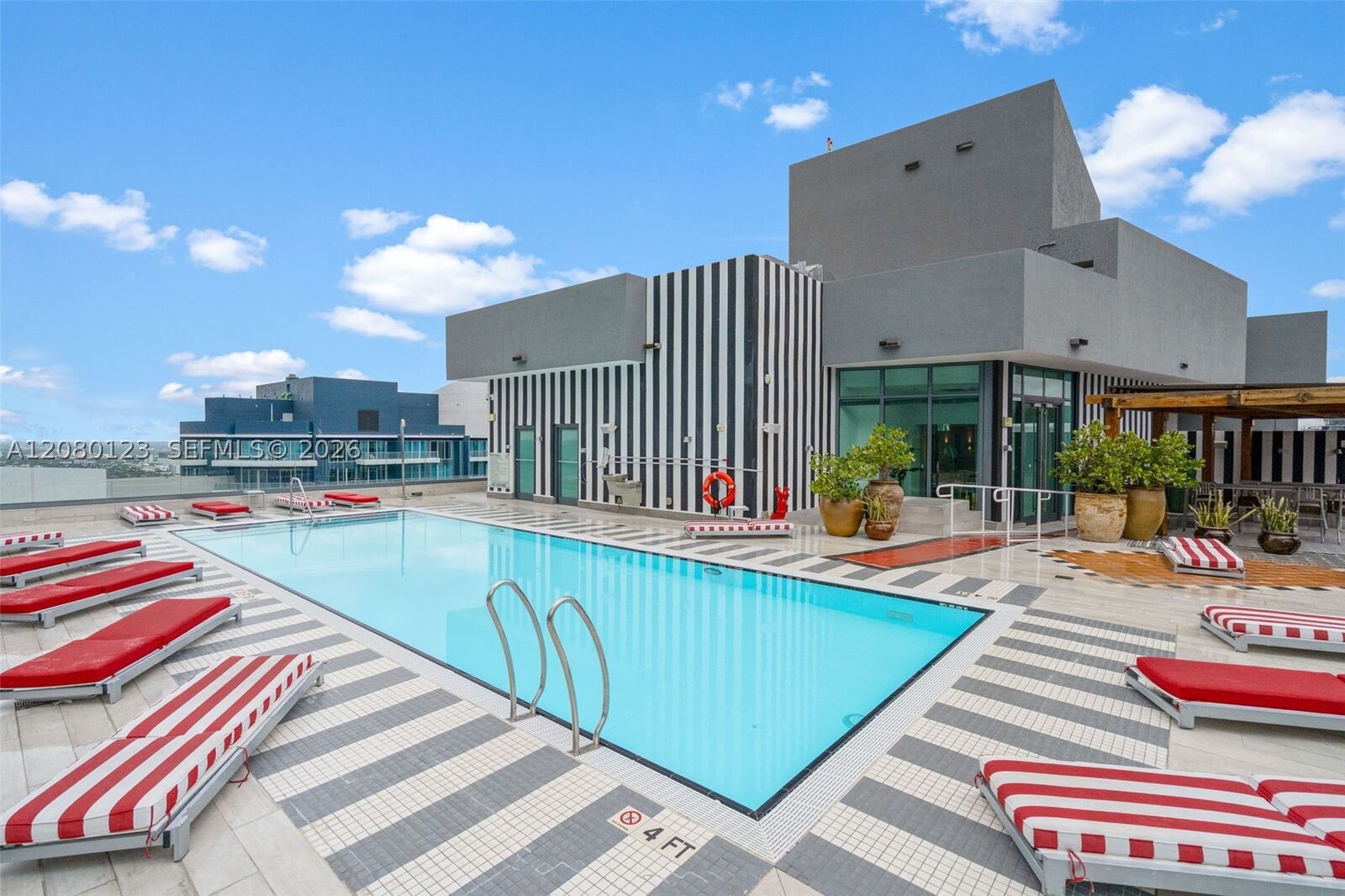 Property Photo: 1300 S Miami Ave Ph5209 FL 33130
