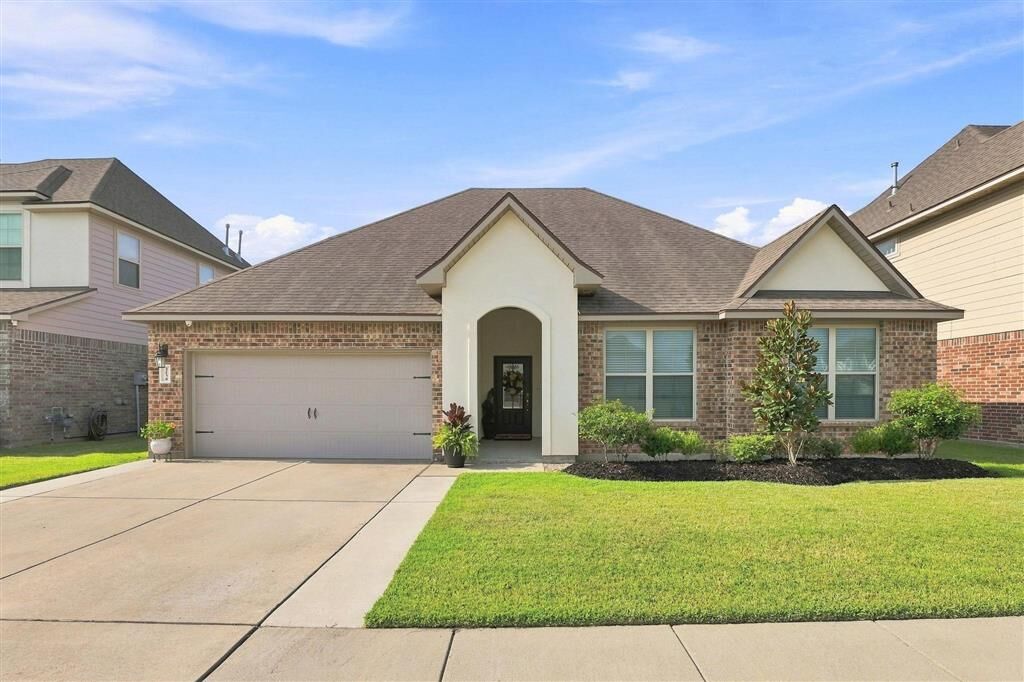 Property Photo: 3234 Lake Crest Drive LA 70607