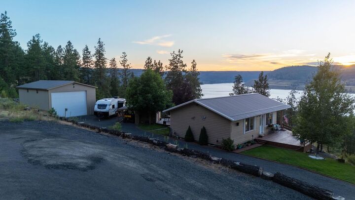 Property Photo:  39235 Sun Ridge N  WA 99122 