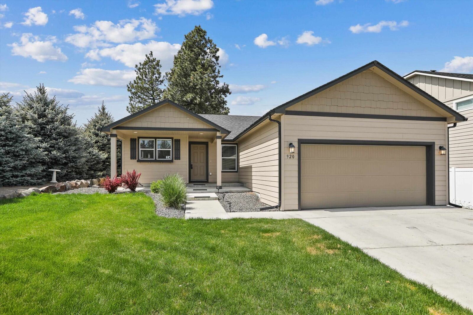 Property Photo: 920 S Pillar Rock Dr WA 99224