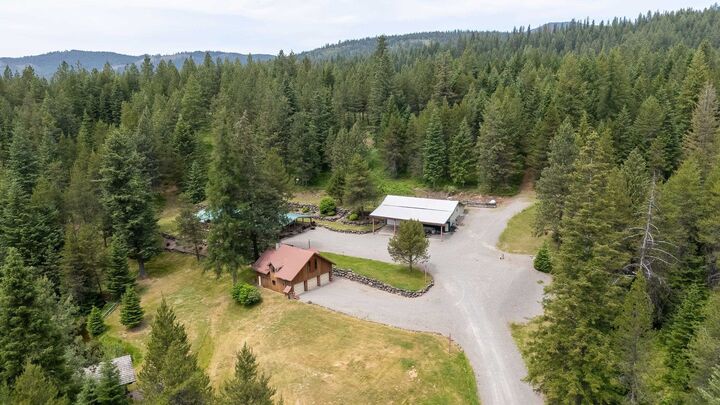 Property Photo: 20611 E Wallis Rd WA 99021