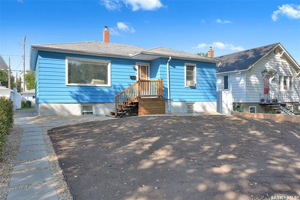 Property Photo:  210 Broadway Avenue  SK S4N 1B3 