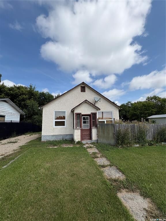 Property Photo:  408 1st Avenue  SK S0A 3W0 