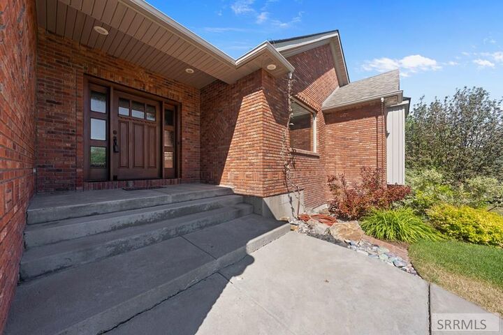 Property Photo:  626 Autumn Court  ID 83440 