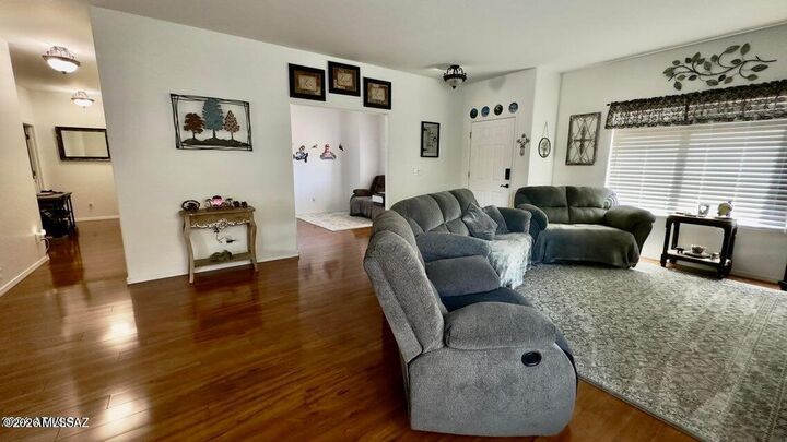 Property Photo: 630 E Racine Place AZ 85122
