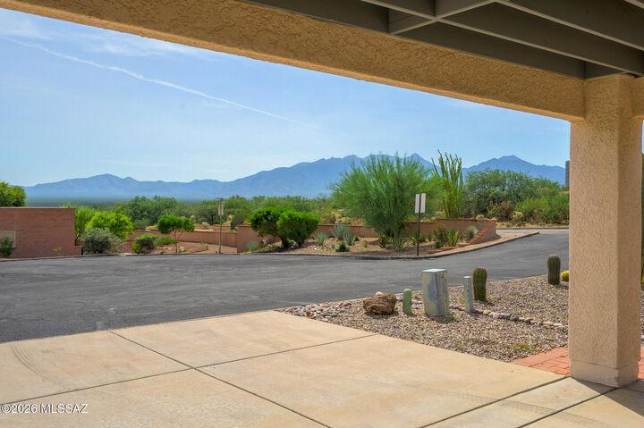 Property Photo:  992 W Camino Del Arrendajo  AZ 85622 