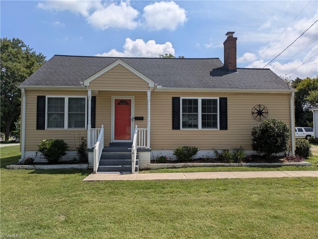 Property Photo: 418 S Maple Street NC 27253