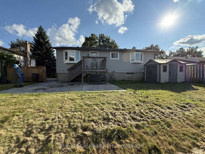Property Photo:  150 Applewood Crescent  ON N1H 6B7 