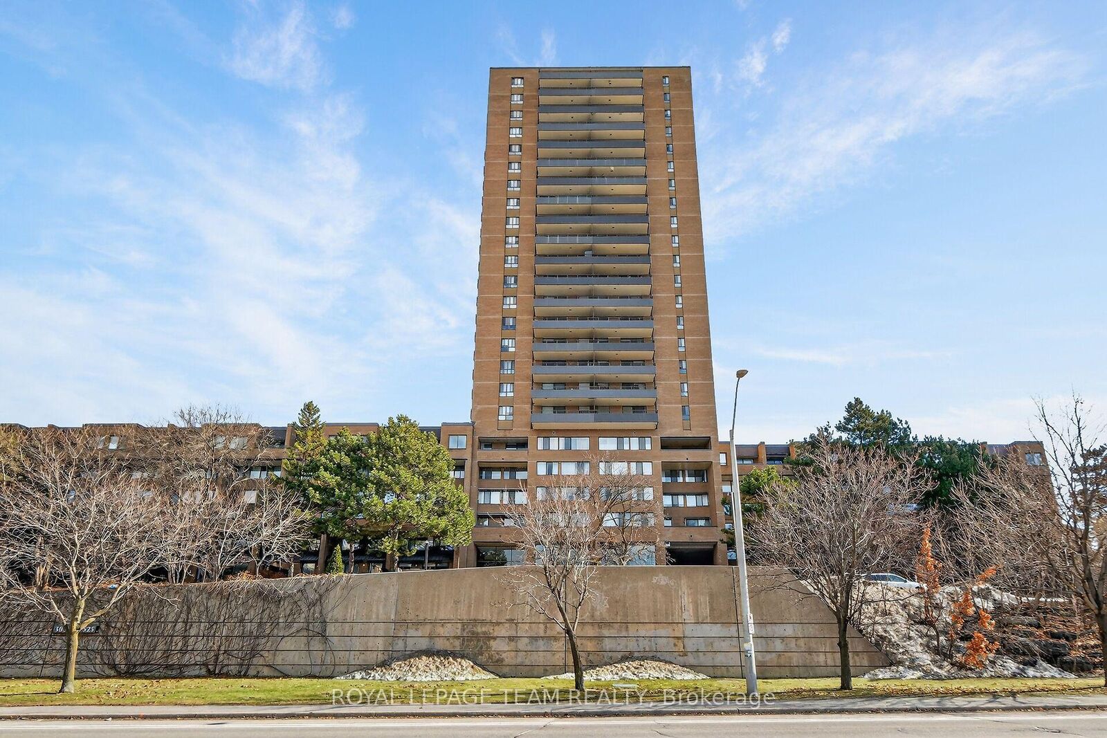 Property Photo:  515 St Laurent Boulevard 1809  ON K1K 3X5 