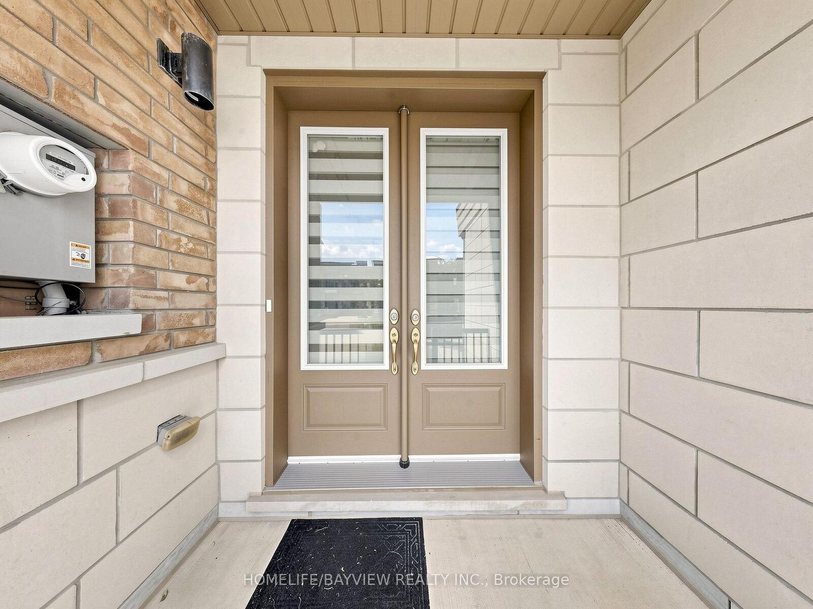 Property Photo:  240 Elyse Court  ON L4G 2C9 