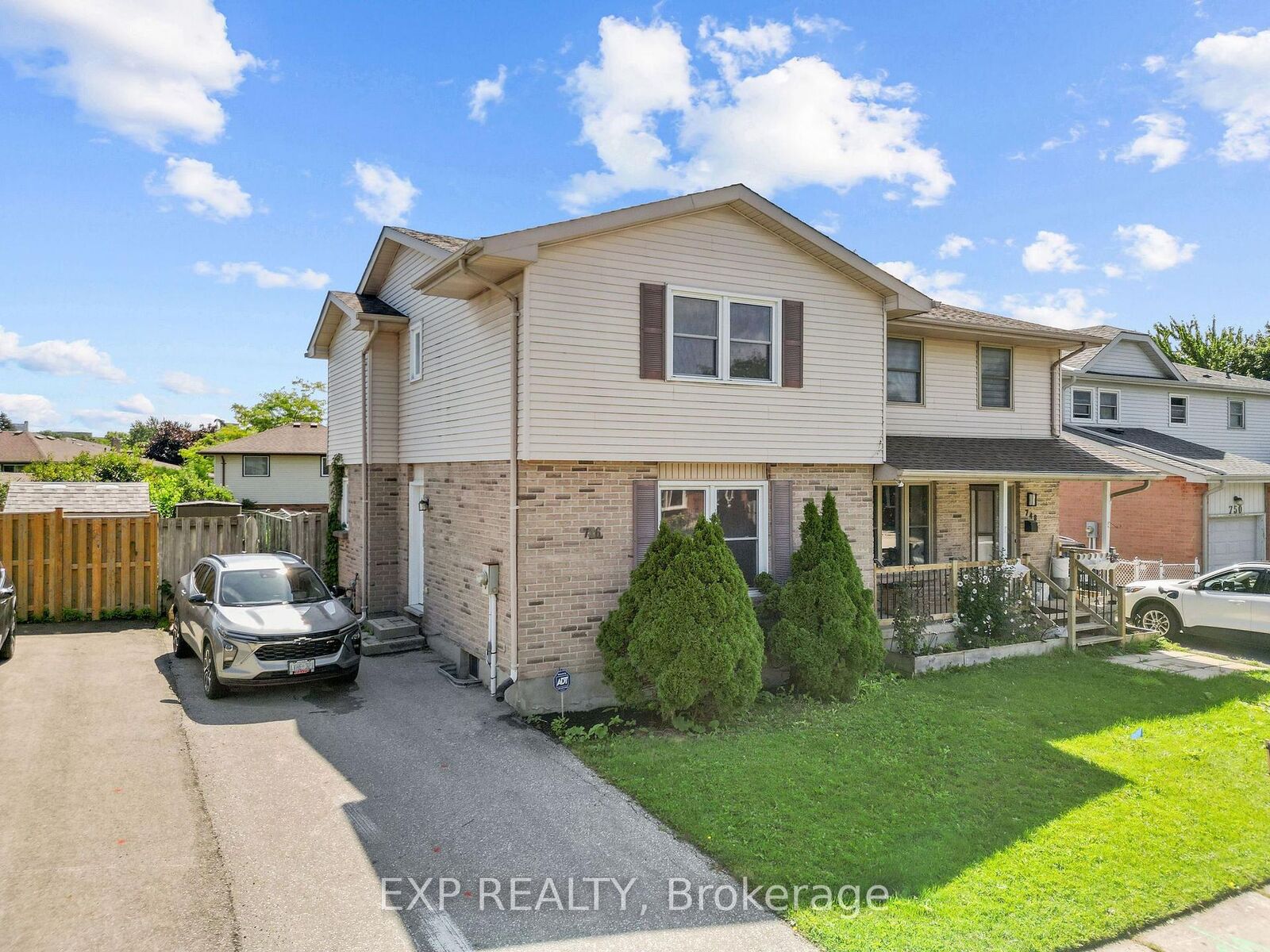 Property Photo:  746 Homeview Road  ON N6C 5N8 