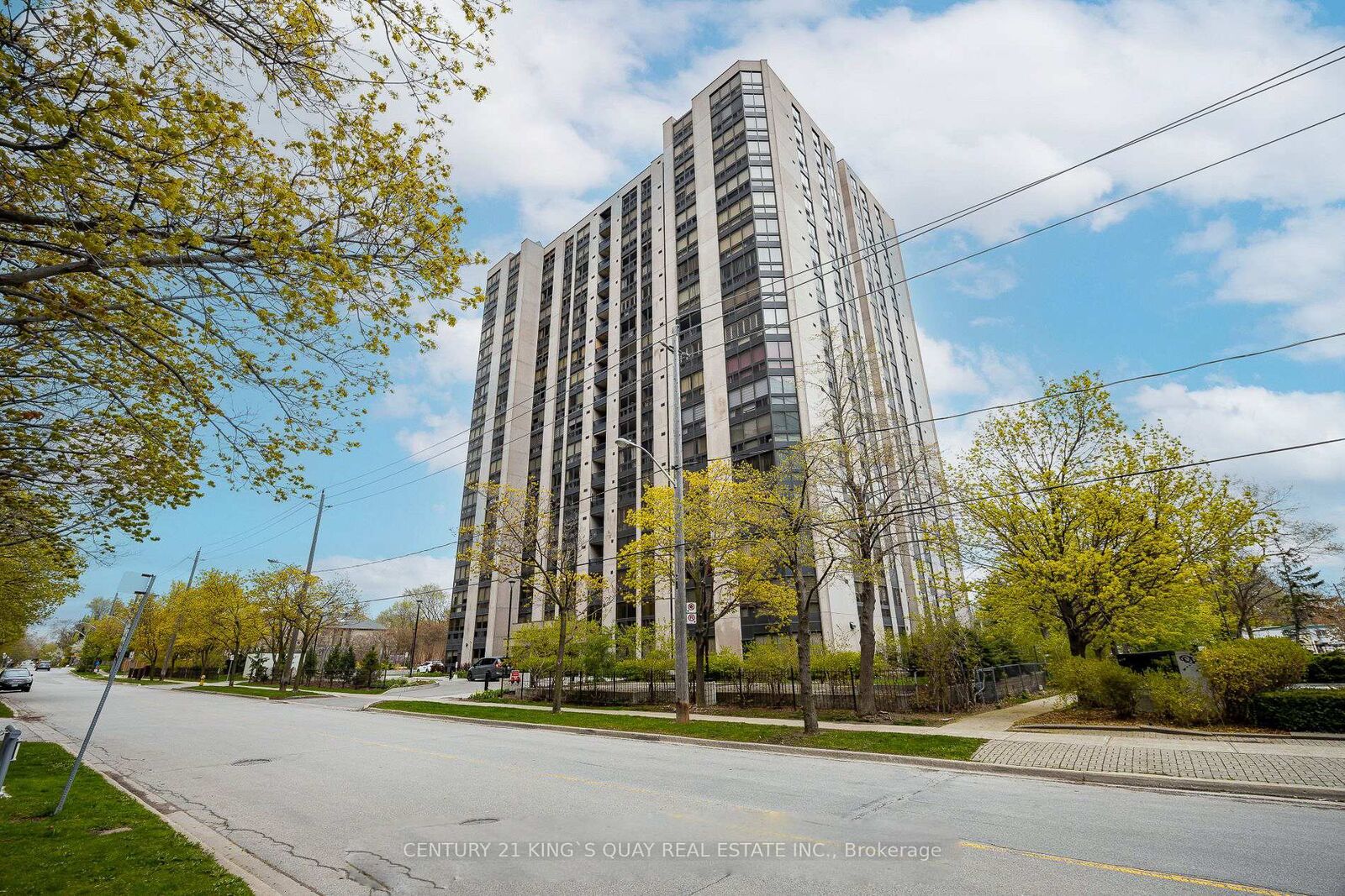Property Photo:  5 Kenneth Avenue 1702  ON M2N 6M7 