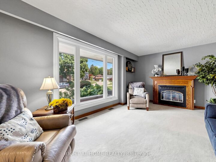 Property Photo:  479 Bernhard Crescent  ON L1G 2B7 