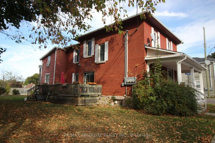 Property Photo:  193 Jennet Street  ON K7V 3C2 