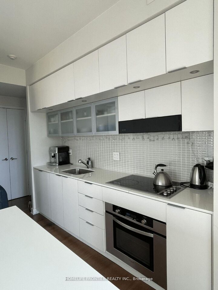 Photo de la propriété:  110 Charles Street E 1803  ON M4Y 1T5 