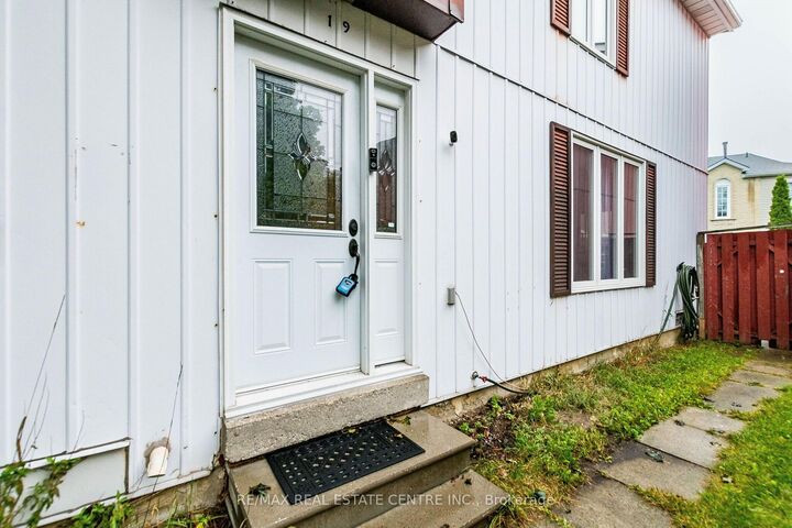 Property Photo:  19 Huntingwood Crescent  ON L6S 1S5 