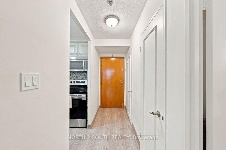 Property Photo:  44 St Joseph Street 702  ON M4Y 2W4 