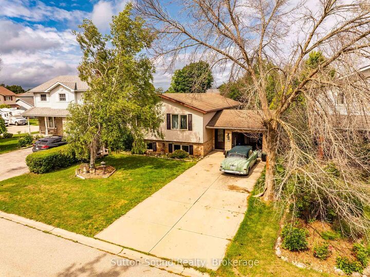 Property Photo:  872 26th Street E  ON N4K 6T4 