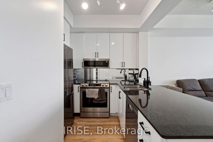 Property Photo: 1 Elm Drive W 2812 ON L5B 4M1