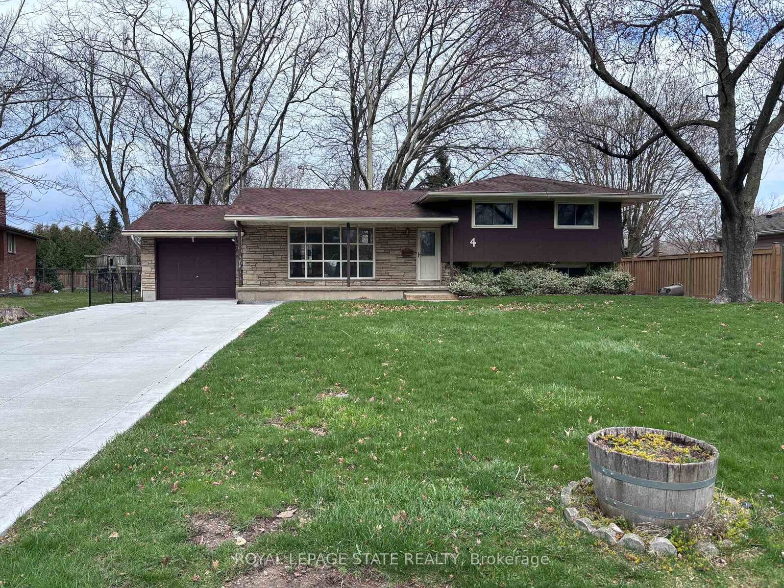 Property Photo:  4 Beechwood Court  ON L2N 3H7 