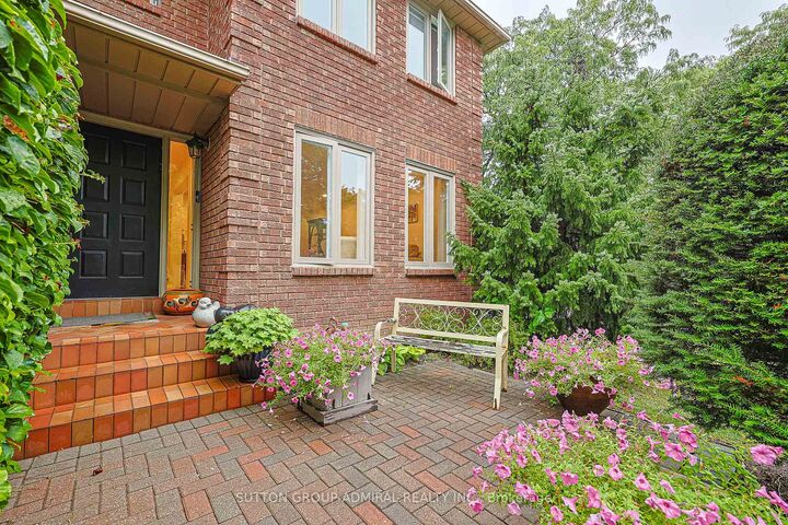 Property Photo:  232 Franklin Avenue  ON L4J 7L3 