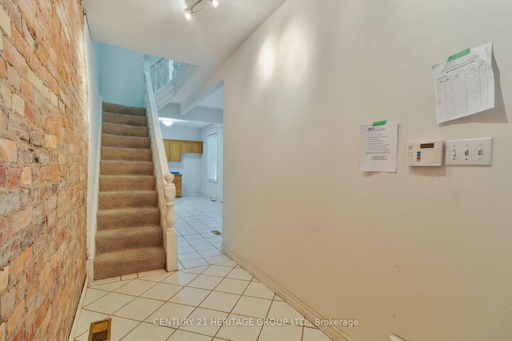 Property Photo:  