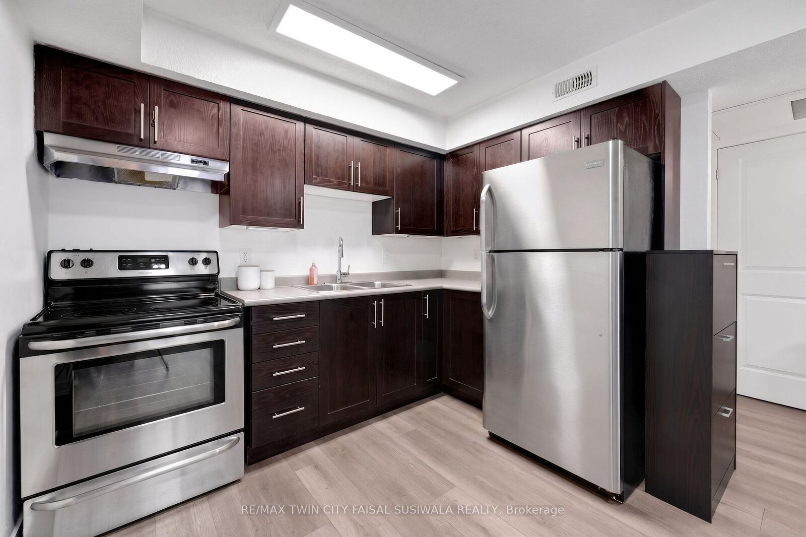 Property Photo:  185 Windale Crescent 1C  ON N2E 0G3 
