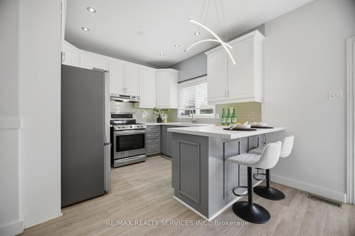 5 Westhampton Way — photo 1