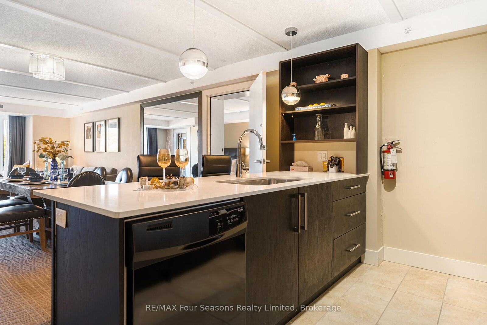 Property Photo:  9 Harbour Street E 6210/6212  ON L9Y 5C5 