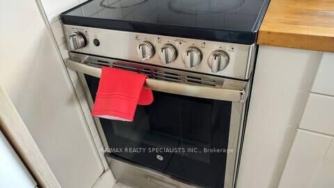 Property Photo:  1064 Barton Street Apt 2  ON L8L 3E5 