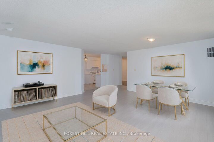 Property Photo:  24 Wellesley Street W 1811  ON M4Y 2X6 