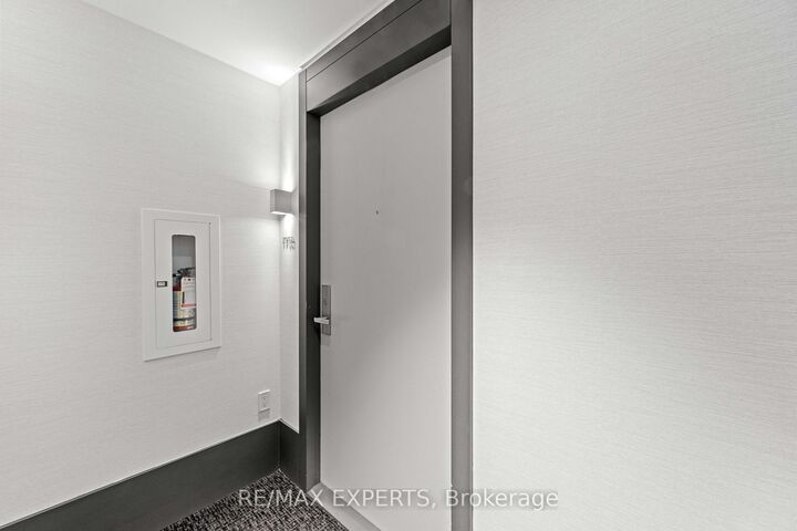 Property Photo:  30 Gibbs Road 1902  ON M9B 0E4 